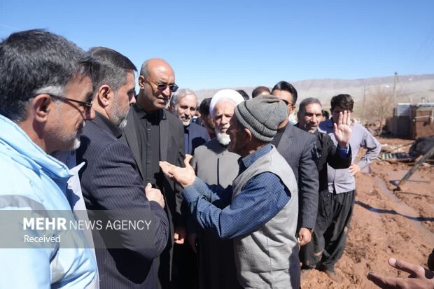 حضور مسئولان در بخش سیل زده سرفیروزآباد کرمانشاه