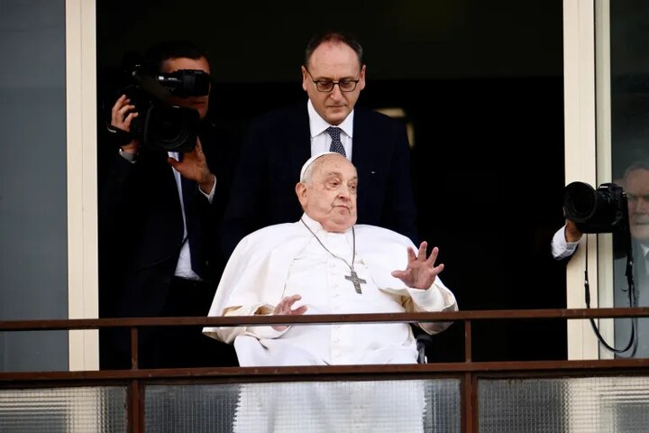 Pope Francis leaves hospital after 1st public appearance