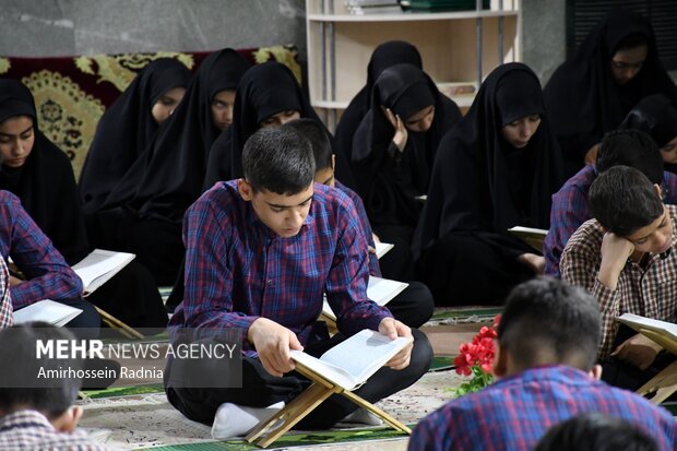 جمع خوانی دانش آموزی قرآن کریم در بیرجند