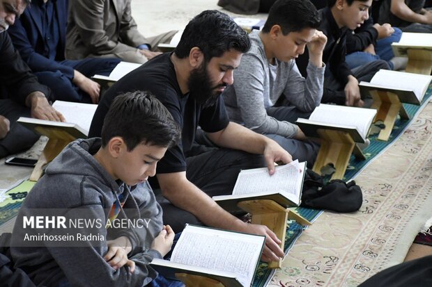 جمع خوانی دانش آموزی قرآن کریم در بیرجند