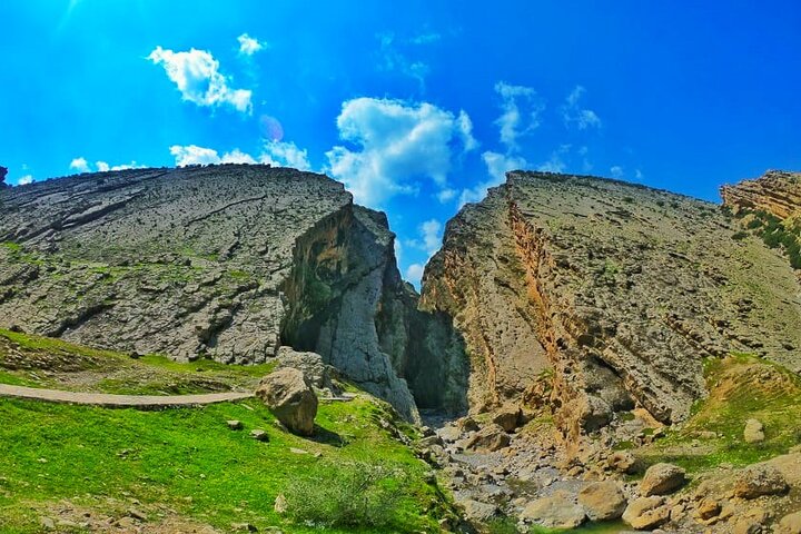 اردیبهشت رویایی در ایلام؛ عروس زاگرس  دلربایی می کند