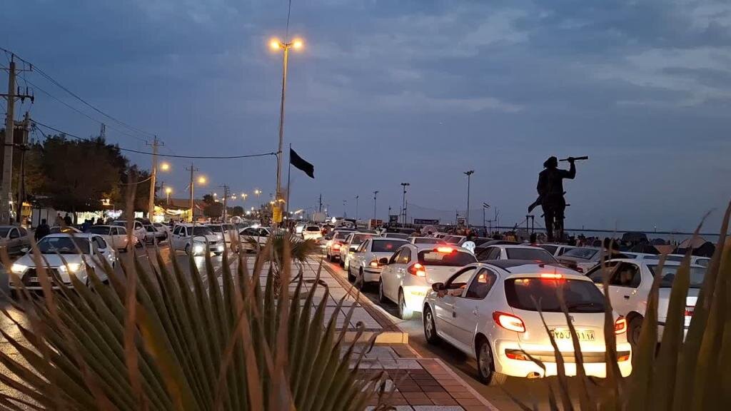 ازدحام حضور گردشگران در گناوه؛ امکانات افزایش یابد