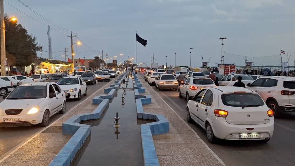 ازدحام حضور گردشگران در گناوه؛ امکانات افزایش یابد