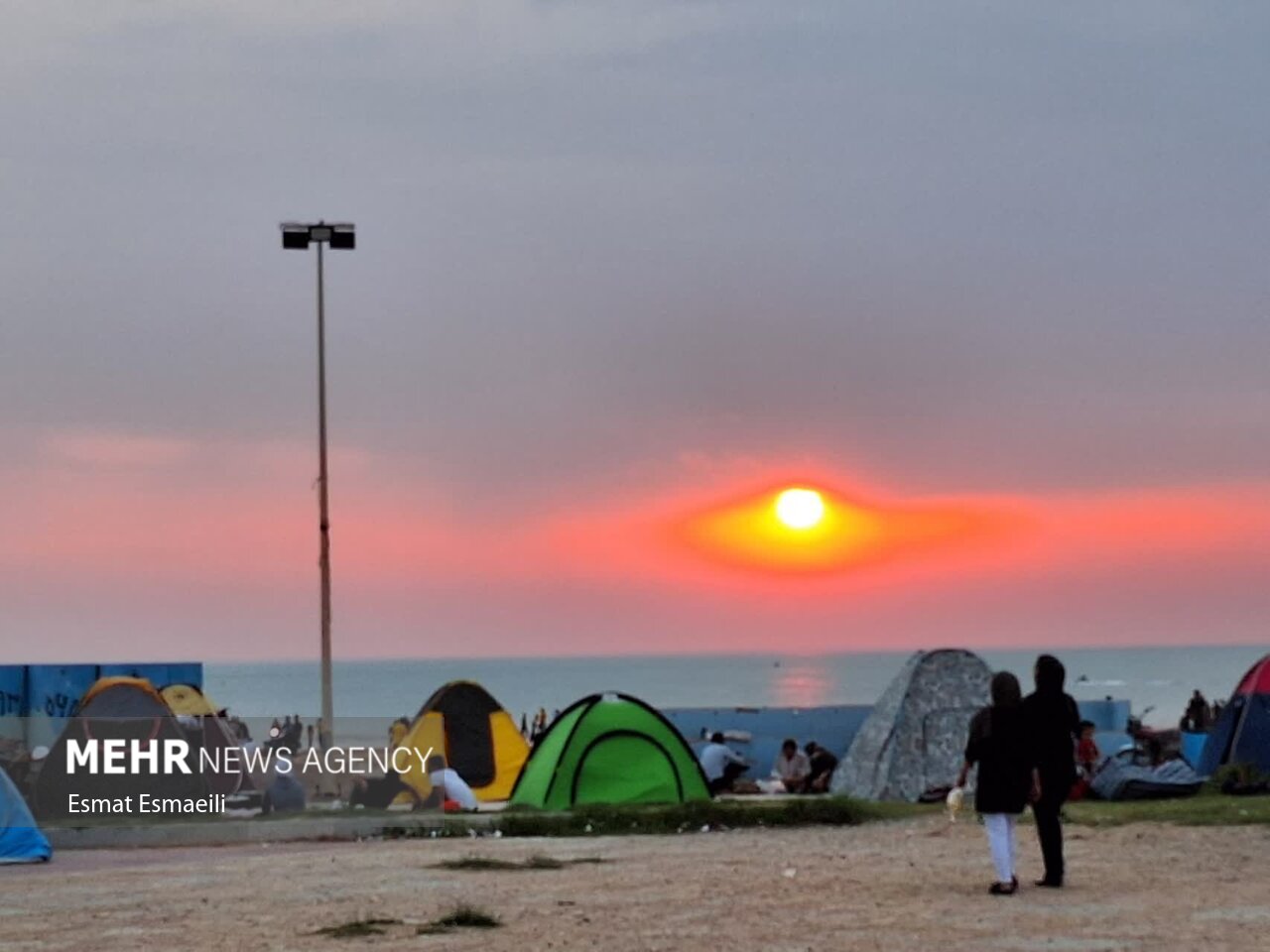 ازدحام حضور گردشگران در گناوه؛ امکانات افزایش یابد