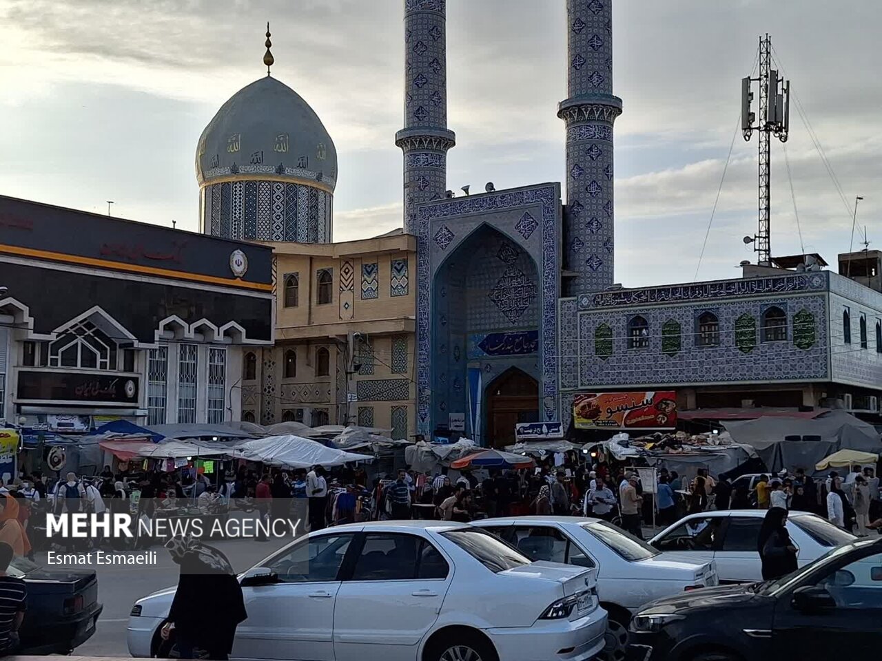 ازدحام حضور گردشگران در گناوه؛ امکانات افزایش یابد