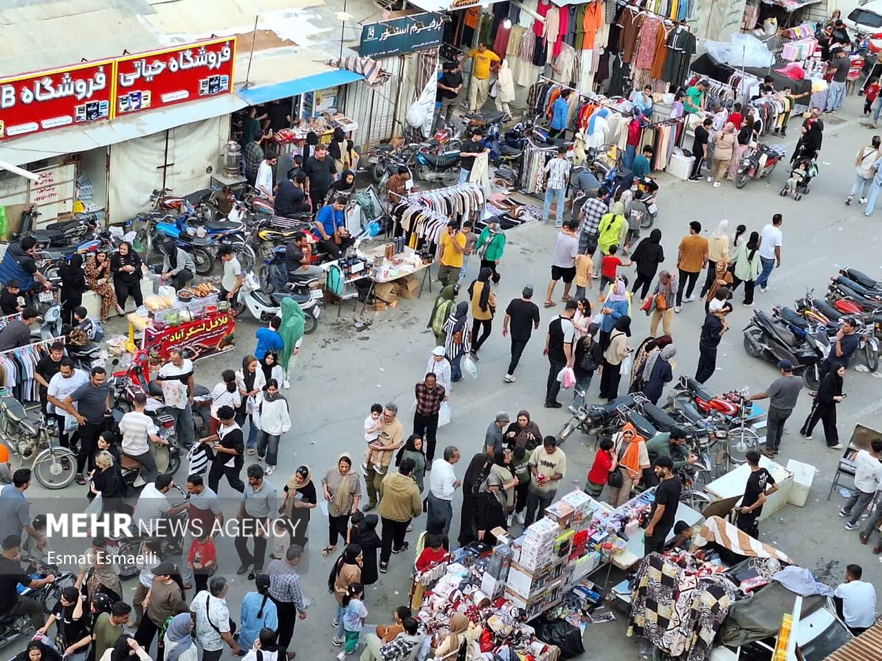 ازدحام حضور گردشگران در گناوه؛ امکانات افزایش یابد