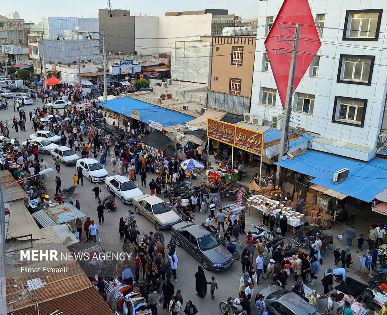 ازدحام حضور گردشگران در گناوه؛ امکانات افزایش یابد