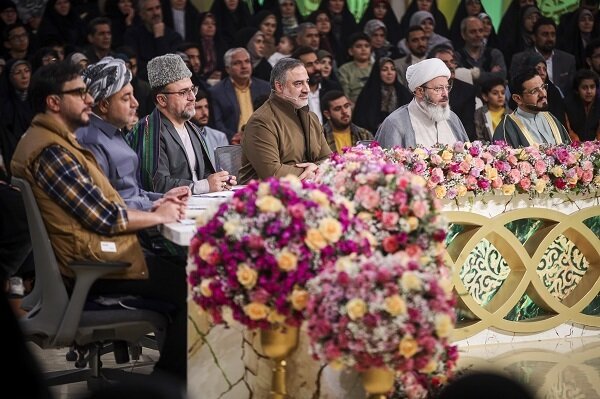 وقتی قرآنهای خاک خورده روی طاقچه ورق خورد