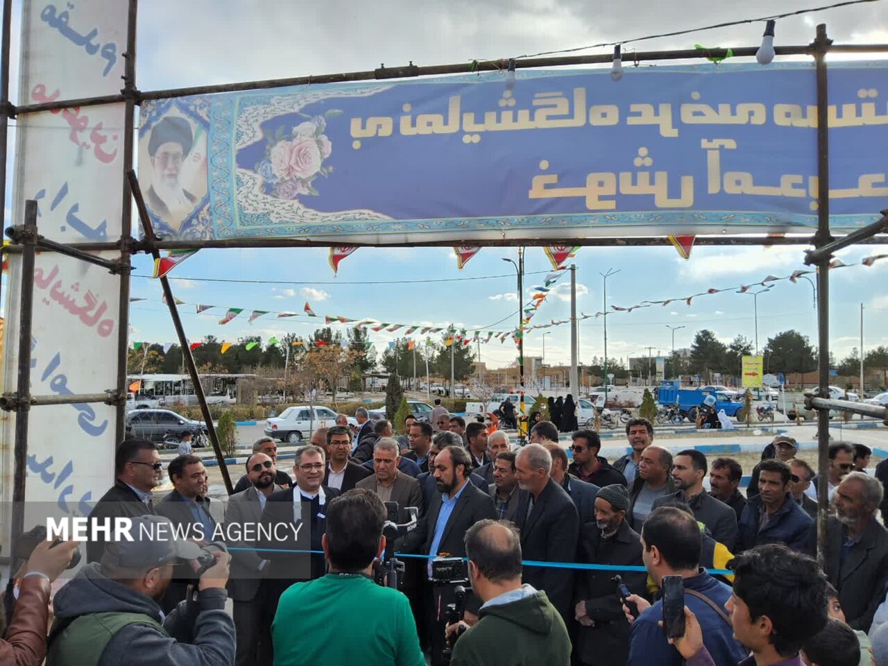 بازارچه نوروزی سوغات و صنایعدستی ورزنه افتتاح شد