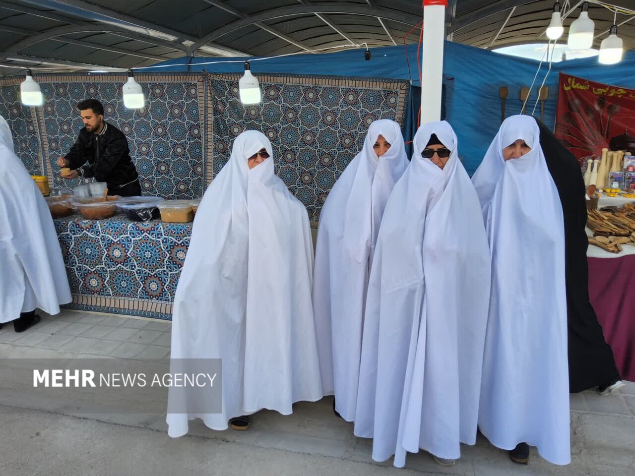 بازارچه نوروزی سوغات و صنایع‌دستی ورزنه افتتاح شد