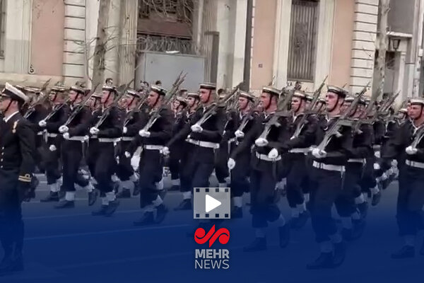 Yunanistan’da geçit töreninde Türkiye karşıtı slogan(+video) Yunanistan’da geçit töreninde Türkiye karşıtı slogan(+video)