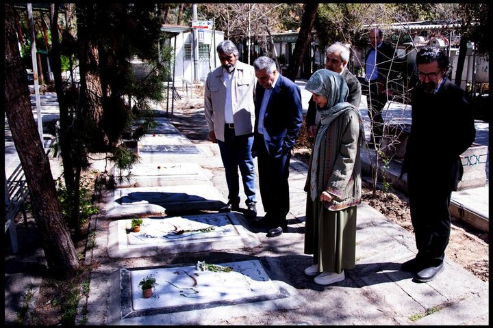 آغاز سال کاری معاونت هنری ارشاد با ادای احترام به شهدا و هنرمندان