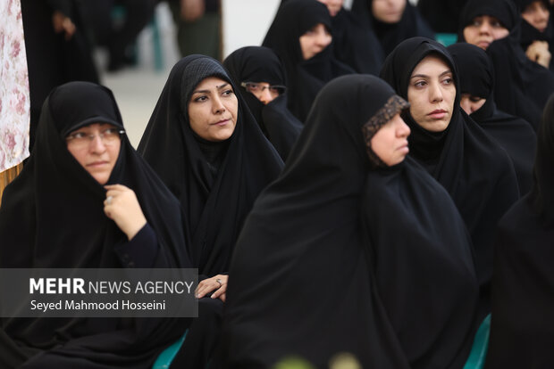 نشست جمعی از بانوان حوزوی و تشکلهای خواهران با رئیس مجلس شورای اسلامی 12
