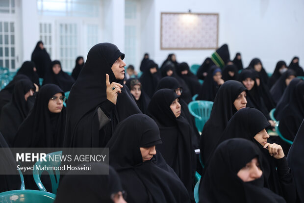 نشست جمعی از بانوان حوزوی و تشکلهای خواهران با رئیس مجلس شورای اسلامی 9