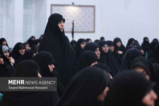نشست جمعی از بانوان حوزوی و تشکلهای خواهران با رئیس مجلس شورای اسلامی 21