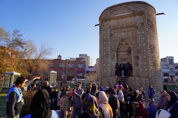 استقبال گرم گردشگران نوروزی از ارومیه شهر ۴۰۰۰ ساله استقبال گرم گردشگران نوروزی از ارومیه شهر ۴۰۰۰ ساله
