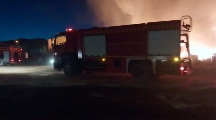 آتش سوزی واحد تولیدی ایزوگام در روستای نخجیروان محلات مهار شد