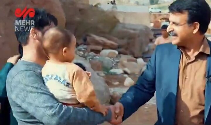 گفتوگوی مسئولان لرستان با مسافران نوروزی