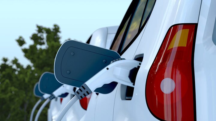 هند عوارض واردات قطعات باتری خودروهای برقی و تلفن همراه را لغو کرد