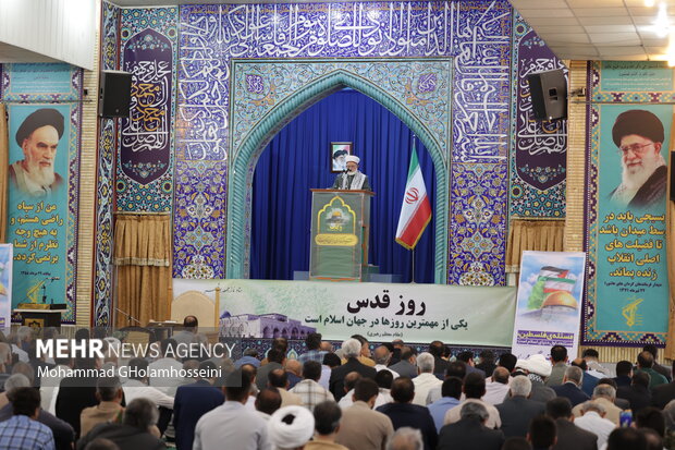 ایستادگی در کنار فلسطین بر مسلمانان واجب است