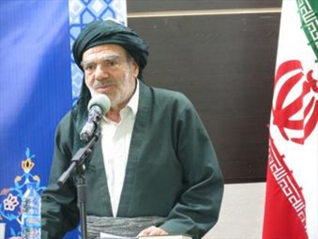 امام جمعه سروآباد: نماز نوری در چهره انسان و سدی در برابر گناه است امام جمعه سروآباد: نماز نوری در چهره انسان و سدی در برابر گناه است