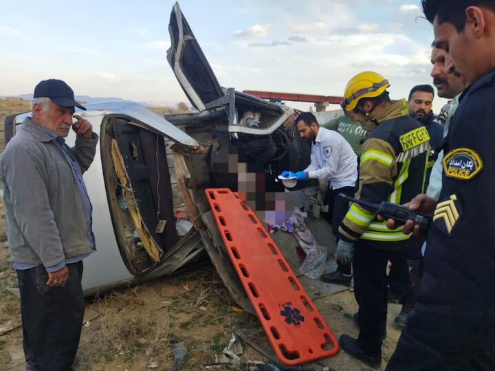 واژگونی خودروی پژو ۴۰۵ در اراک پنج مصدوم برجای گذاشت واژگونی خودروی پژو ۴۰۵ در اراک پنج مصدوم برجای گذاشت