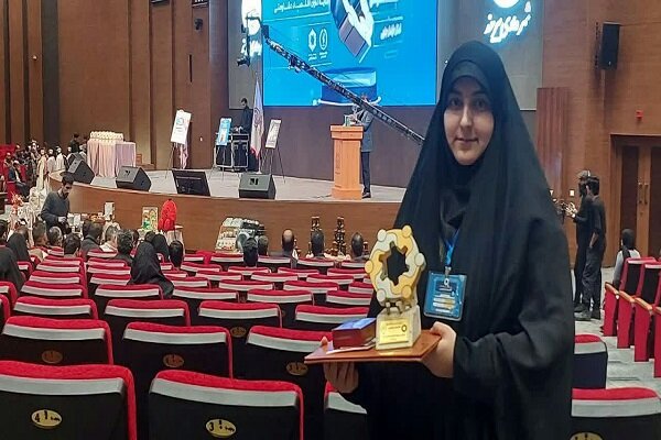 بانوی کار آفرین صنایع دستی فردوس مبتکر اجرای طرح کارخانه در خانه