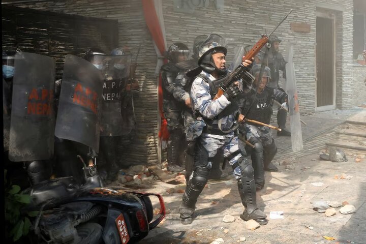 Nepal'de monarşi destekçileri polisle çatıştı: 2 ölü Nepal'de monarşi destekçileri polisle çatıştı: 2 ölü