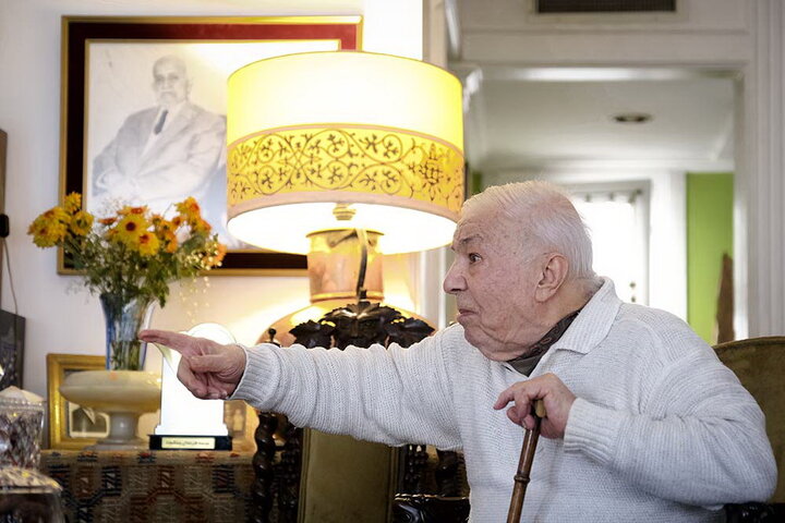 ایران را با هیچ جای دیگری عوض نمیکنم؛ توصیه خسرو خورشیدی به مدیران