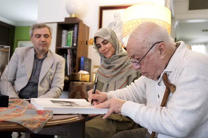 ایران را با هیچ جای دیگری عوض نمی کنم ؛ توصیه خسرو خورشیدی به مدیران