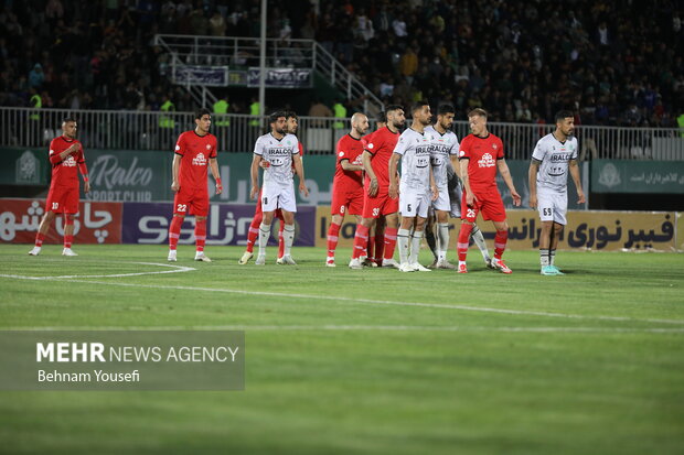 لیگ برتر فوتبال - آلومینیوم اراک و تراکتور 13