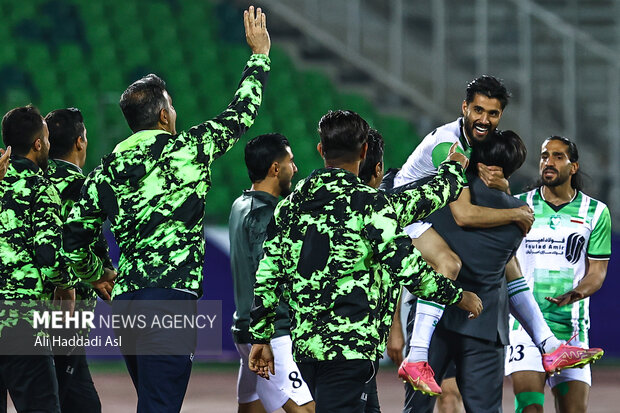 جشن بقای خیبر در شب تلخ نساجی؛ سه امتیاز خانگی برای ذوبآهن جشن بقای خیبر در شب تلخ نساجی؛ سه امتیاز خانگی برای ذوبآهن