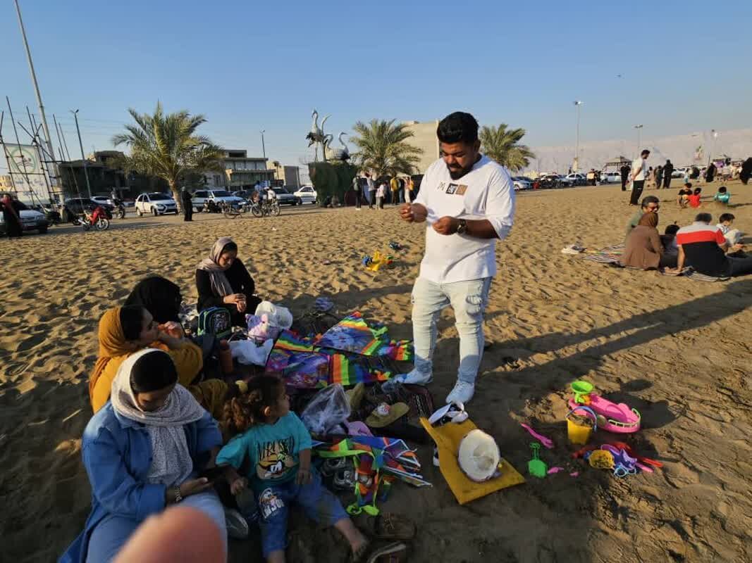 جشن بادبادکها و مجسمههای شنی در دیر؛ تلفیق شور نوروزی و فرهنگ محلی