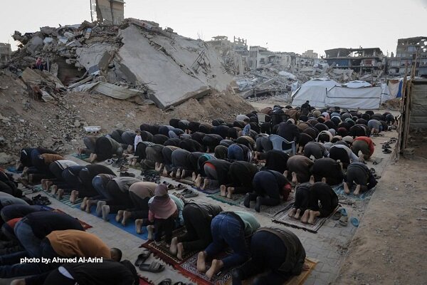 نماز عید سعید فطر در میان ویرانههای غزه+ فیلم