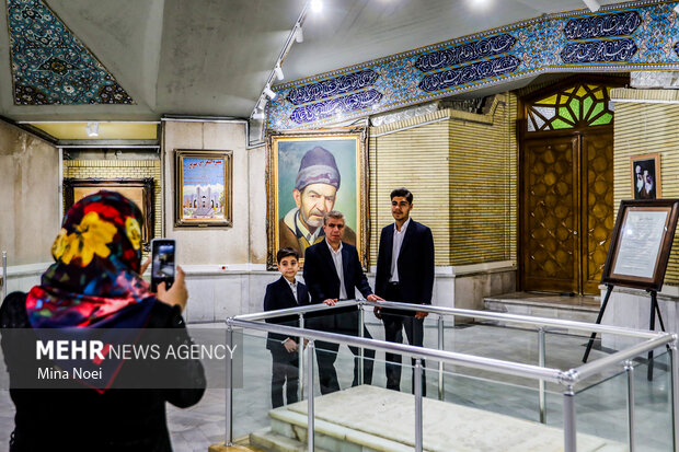 سرزمین من؛ مقبره الشعرا تبریز سرزمین من؛ مقبره الشعرا تبریز