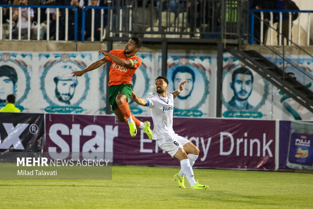 تساوی بدون گل مس و تراکتور در نیمه اول تساوی بدون گل مس و تراکتور در نیمه اول