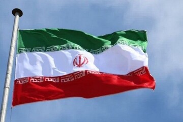 اهتزاز پرچم ایران بر عرشه کشتی توقیف شده در تنگه هرمز