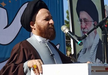 معلمی: سیره حضرت زهرا(س) استکبارستیزی است