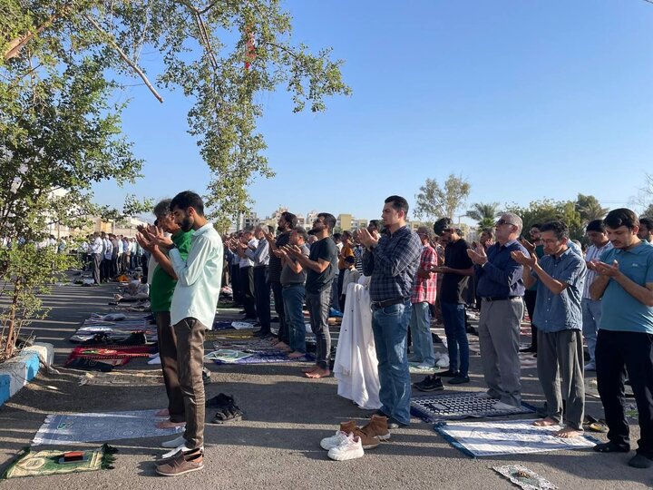 نماز عید سعید فطر با حضور پرشور مردم بندرعباس برگزار شد