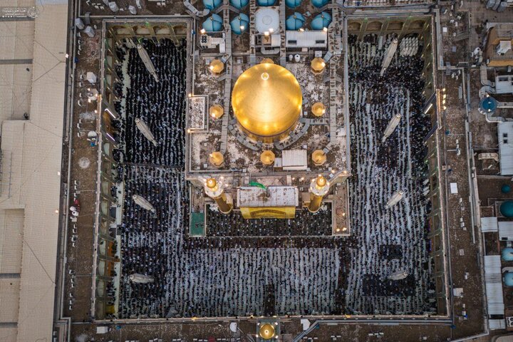 اقامه نماز عید فطر در مرقد امام علی(ع)