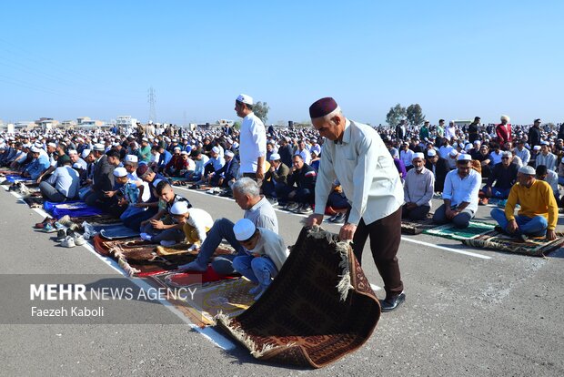 اقامه نماز عید سعید فطر در ترکمن صحرا اقامه نماز عید سعید فطر در ترکمن صحرا