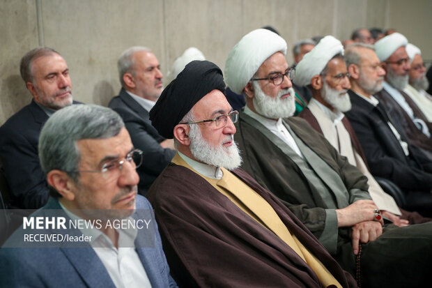 دیدار مسئولان نظام و سفرای کشورهای اسلامی با رهبر انقلاب اسلامی