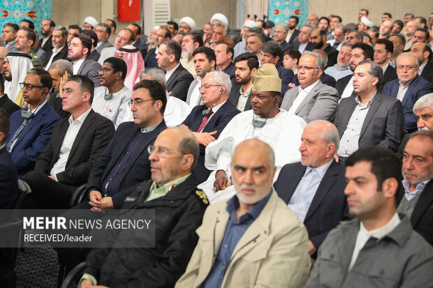 دیدار مسئولان نظام و سفرای کشورهای اسلامی با رهبر انقلاب اسلامی