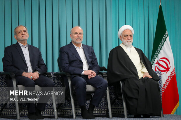 دیدار مسئولان نظام و سفرای کشورهای اسلامی با رهبر انقلاب اسلامی