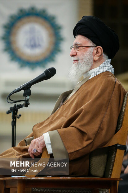 دیدار مسئولان نظام و سفرای کشورهای اسلامی با رهبر انقلاب اسلامی