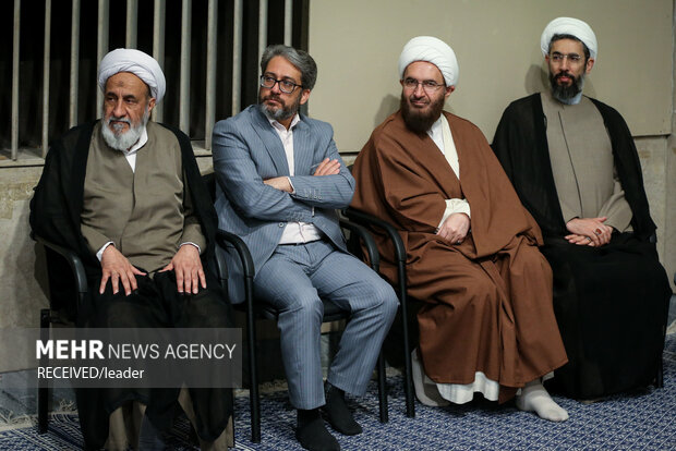 دیدار مسئولان نظام و سفرای کشورهای اسلامی با رهبر انقلاب اسلامی