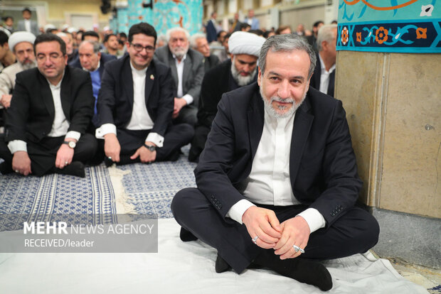 دیدار مسئولان نظام و سفرای کشورهای اسلامی با رهبر انقلاب اسلامی