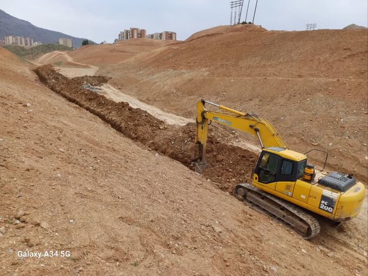 اجرای کانال دفع آبهای سطحی در پارک «ملل» خرمآباد