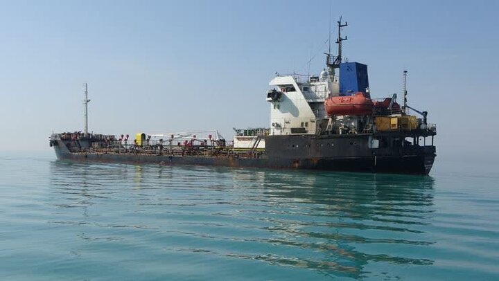 توقیف ۲ نفتکش در خلیج فارس با ۳ میلیون لیتر سوخت قاچاق