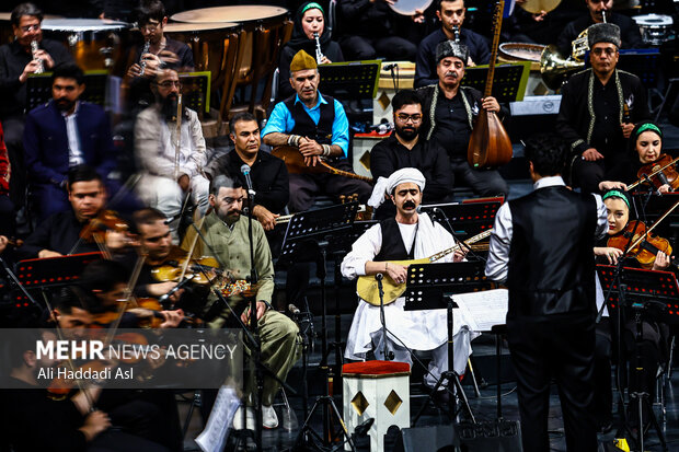 «سمفونی نوروز» نمادی از تنوع فرهنگی و همبستگی اقوام ایرانی